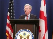 Болтон посоветовал россиянам уйти из Крыма и Донбасса