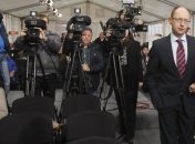 Яценюк: Янукович говорит по-европейски, а затем сажает в "автозаки"
