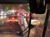 Весь город превратился в пробку: появились фото и видео транспортного коллапса в Харькове