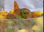 Телячьи языки с рагу из картофеля и помидоров