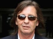 Барабанщик AC/DC Фил Радд угрожал убить двух человек