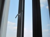 Под Киевом ребенок выпал из окна