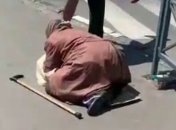 Каждый день просит милостыню: в Харькове разоблачили молодую аферистку