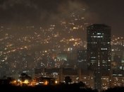 Венесуэла уже четверо суток без света, в стране объявили дополнительный выходной