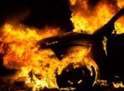 Протест против запрета новогоднего костра: в Гааге сожгли машины