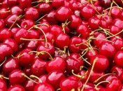 Черешня подешевшала - за вихідні ціни впали більш, як удвічі