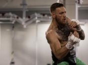 Комиссия отказалась заменить перчатки в бою Мейвезер - Макгрегор