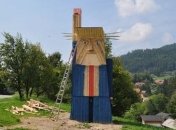 В Словении сожгли деревянную статую Трампа