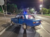 "Жигуленок" въехал в группу свадебных гостей