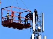 В Нидерландах женщина забралась на вышку мобильной связи
