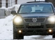 С сегодняшнего дня водители должны ездить с включенными фарами  