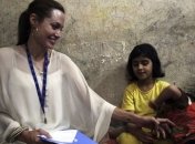 Анжелину Джоли поразила история о безногом мальчике