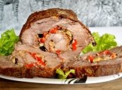 Рецепт дня: мясной рулет с ветчиной и перцем по-итальянски 