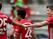 Бавария победила, Левандовски оформил дубль