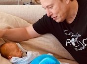 На руках у Маска: певица Граймс выложила милое видео со своим сыном