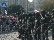 Лукашенко вновь "засветился" перед камерами с автоматом в руках (Фото)