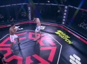 Боец ММА с "вертухи" нокаутировал соперника (видео)