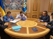 Зеленский провел экстренную встречу с детективами НАБУ и САП