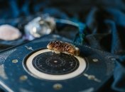 Зараз їм краще не ділитися ні з ким своїми планами та радощами