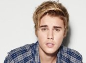 Джастин Бибер занял всю верхнюю тройку чарта Великобритании