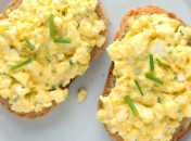 Дуже смачно мастити такий паштет на хліб