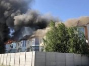 В Мелитополе горел элитный коттедж на несколько квартир - клубы дыма были видны со всех точек города (фото)