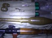 В лесополосе вблизи села Петровского на Киевщине обнаружено оружие