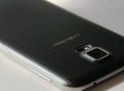 Samsung показала первый смартфон с овальным дисплеем
