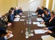 Зампомощника министра обороны США обсудила с главой СНБО ситуацию на Донбассе