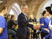 Ланч в компании главы Apple стоит $200 тыс
