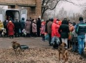 За это боролись? В сети обсуждают фото очереди за бесплатной похлебкой в Донецке и Макеевке