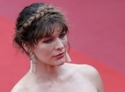 Лучший мой подарочек это ты: Мила Йовович умилила поклонников праздничным фото