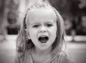 Женщины ревнуют с младенчества