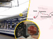 "Сакура" украшена лепестками