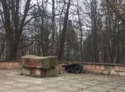 Во Львове неизвестные спилили памятник коммунисту Великановичу