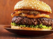 Куриный бургер с ананасом и красным луком