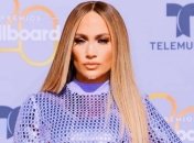 Дженнифер Лопес появилась на публике в ультракоротком платье за 5700 долларов