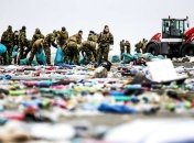 Нидерланды очищают побережье от товаров из смытых в море контейнеров (Видео)