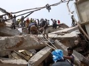 В Бангладеш на пятые сутки под обломками здания нашли женщину