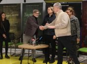 Порошенко пришел на премьеру фильма "Буча" в куртке за 6000$