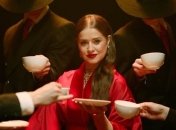 Жена DZIDZIO представила провокационный клип на песню "Я тобі не мамка" (Видео)