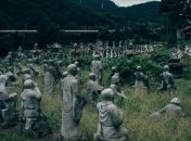 Жуткая заброшенная деревня с сотнями статуй в Японии (Фото)