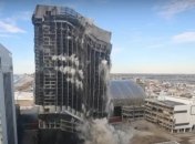 В США уничтожили одно из последних напоминаний о Трампе (видео) 