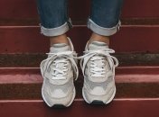 Неприятный запах из обуви может стать надоедливой проблемой (изображение создано с помощью ИИ)