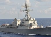 Эсминец США привел в готовность вооружение из-за встречи с иранским кораблем