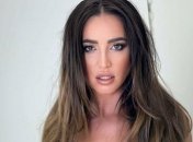 "Что-то с попой у Оли не то": в сети сравнили ягодицы Бузовой на фото