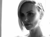 Шарлиз Терон примерила роль политика в комедии "Авантюра"(Видео)