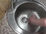 Как быстро устранить засор в раковине - действенный способ