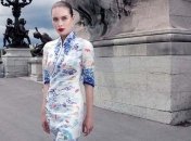 Китайская авиакомпания одела своих стюардесс в платья от кутюр (Фото)