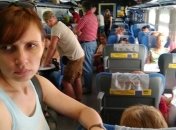 Пассажиры "Интерсити" возвращаются в поезд, так как не дождались автобусов